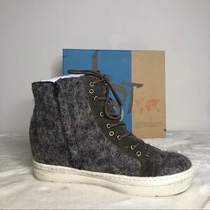 OTBT Gower Fuzzy Brown Sneaker